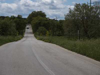 Torniamo sulla provinciale e facciamo marcia indietro per soli per 400 metri, per andare poi a imboccare la SP35 in direzione Ruvo, via che fiancheggia l'affascinante campagna multicolore della zona
